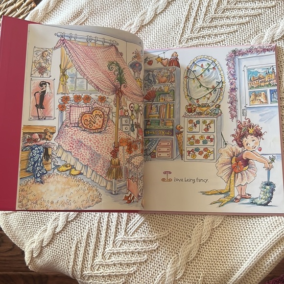 Fancy Nancy hardback book by Jane O’Connor Illustrated by Robin Preiss Glasser​​ - Picture 4 of 12